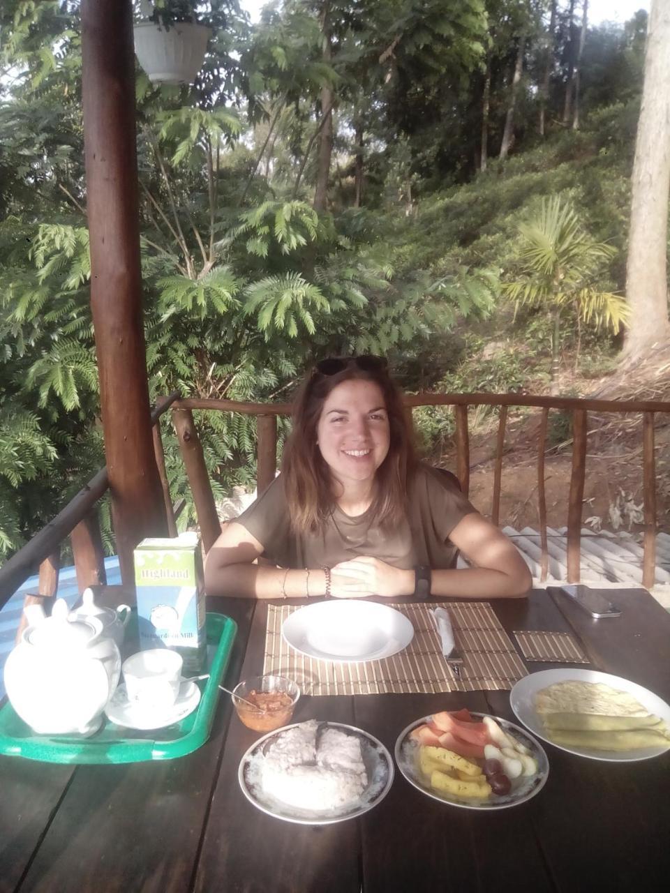 Apurvi Homestay Ella Exteriör bild